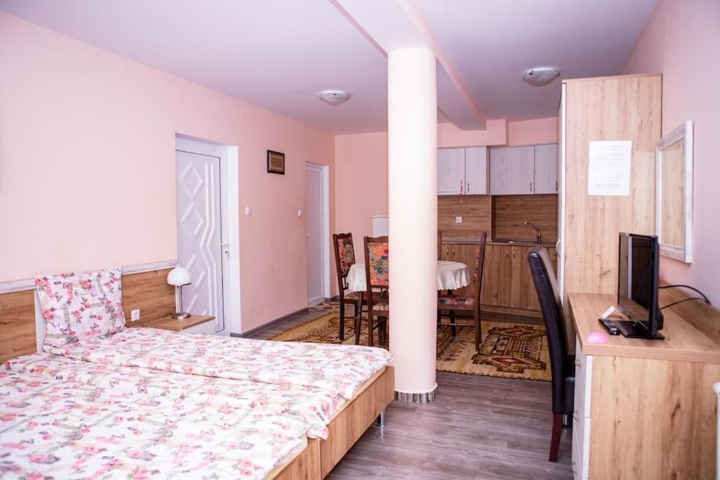 Lucky 2 Pavel Banya Exterior foto